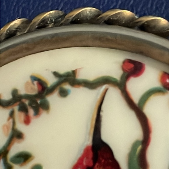 Vintage hummingbird picture brooch - Picture 3 of 5